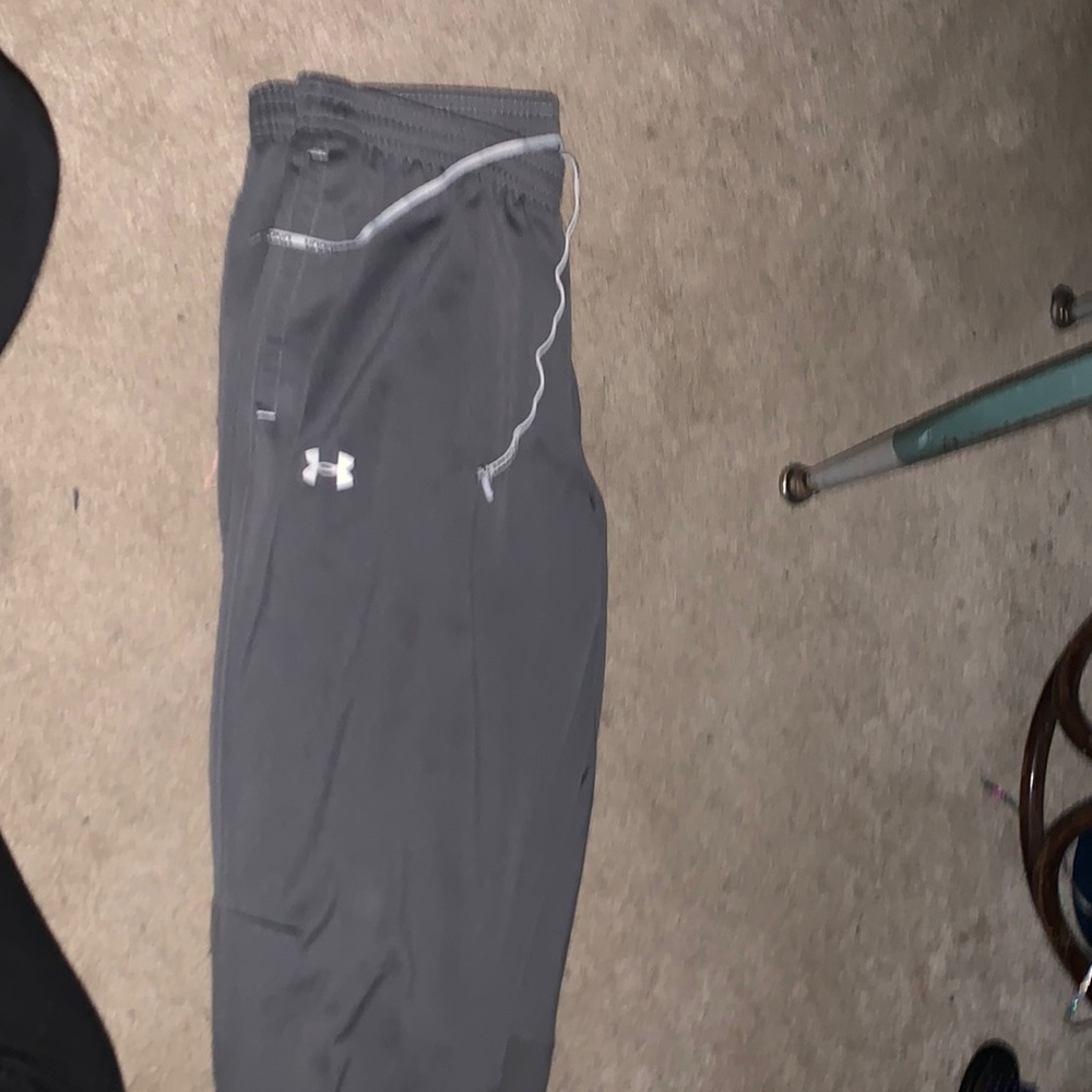 under armor jogging pants. size- L/G